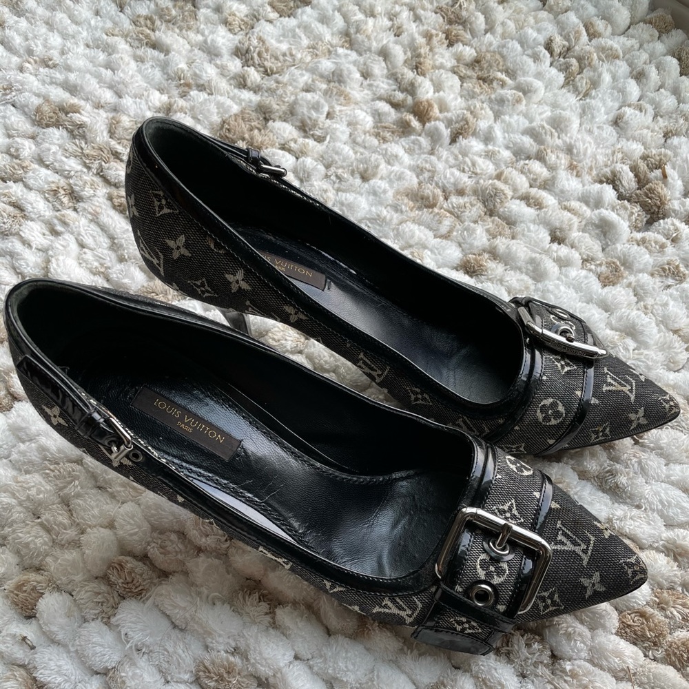 Louis Vuitton black canvas pumps size 38.5